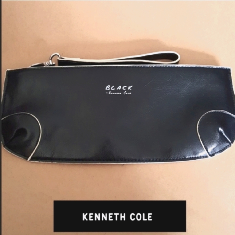 KENNETH COLE WRISTLET